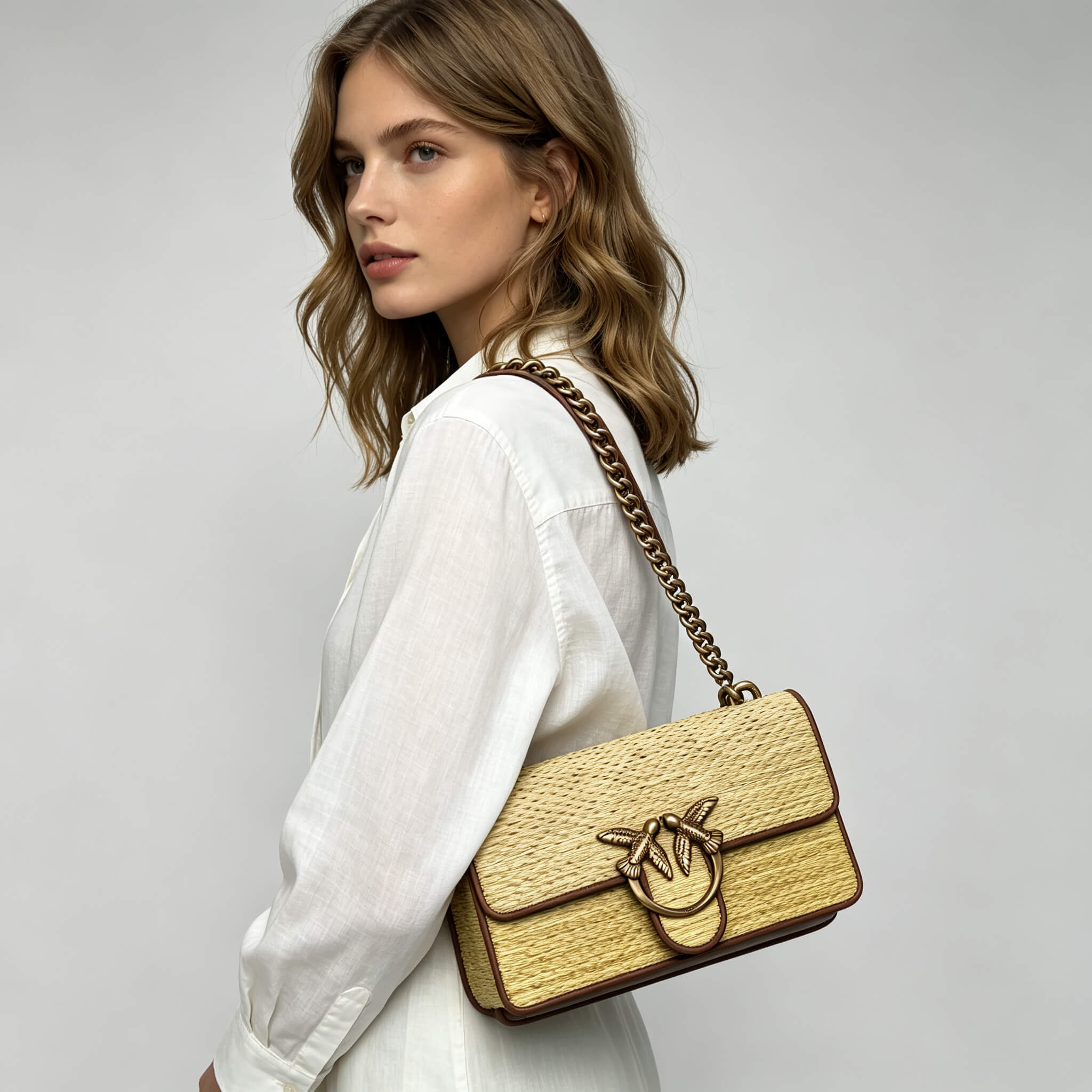 02_模特_侧身半身 PINKO Love Bag - Image 1