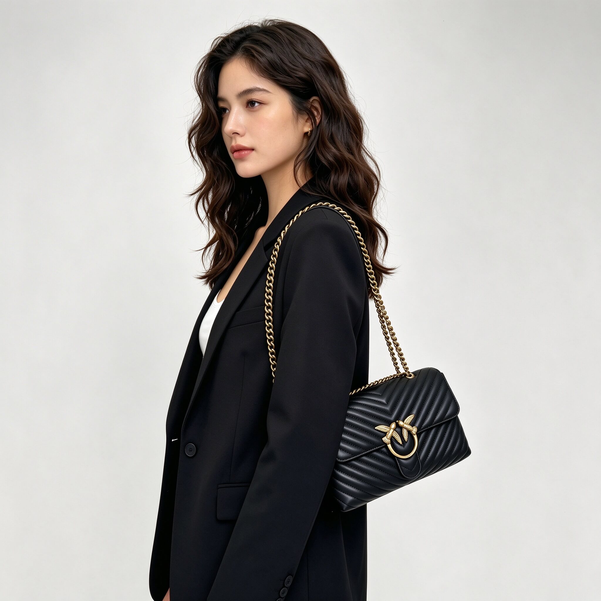 02_模特_侧身半身 PINKO Love Bag - Image 1