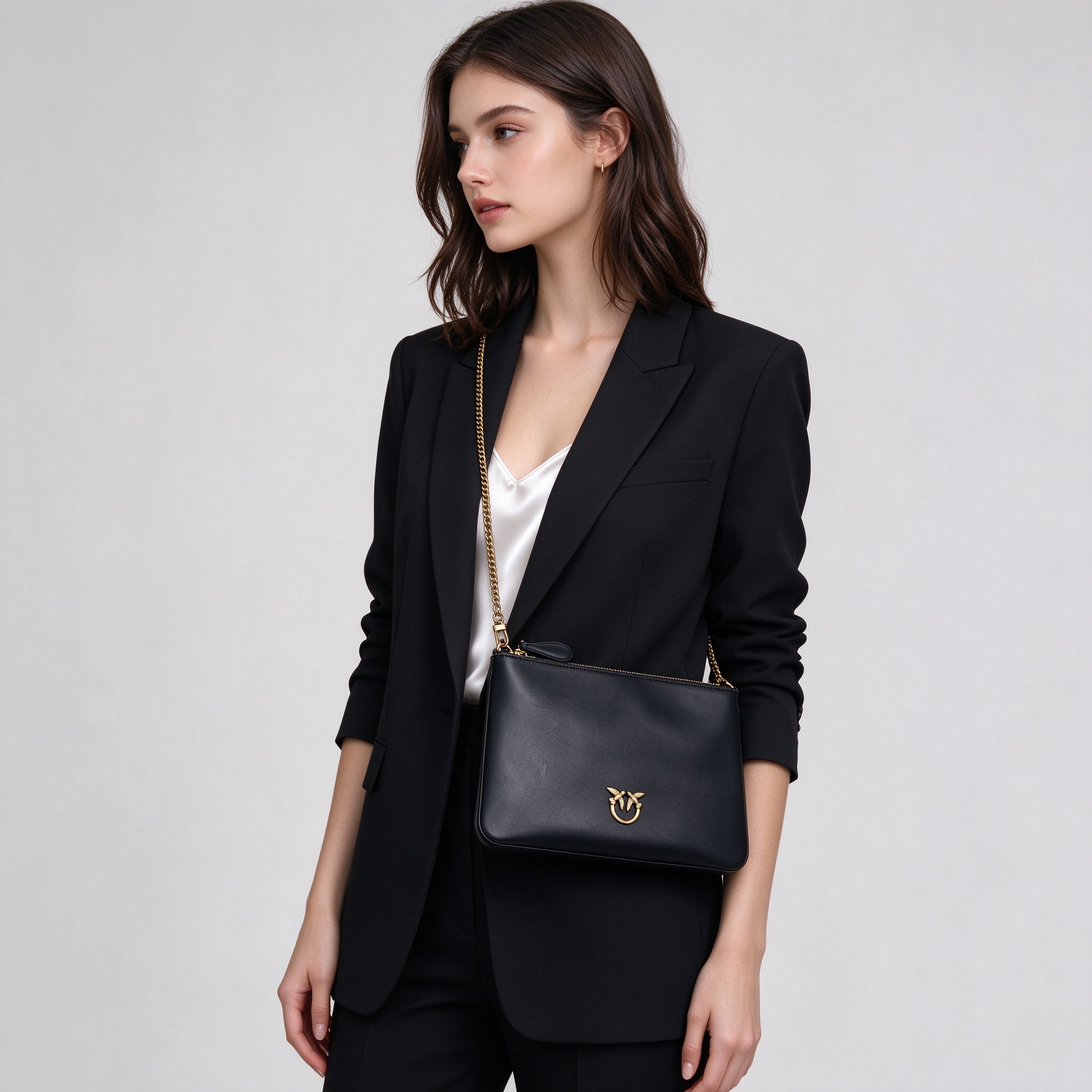 02_模特_侧身半身 PINKO Love Bag - Image 1