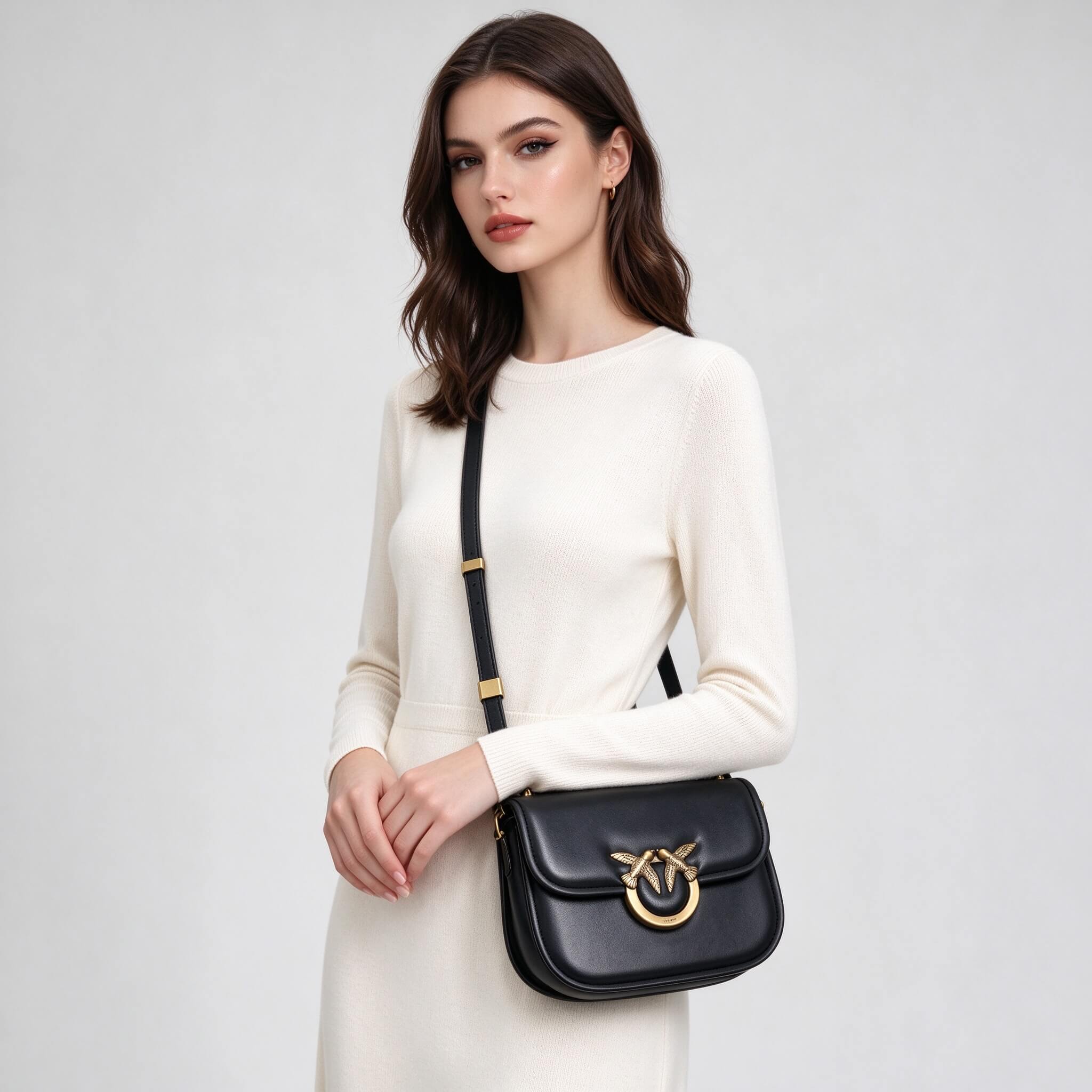 04_模特_斜挎3-4角度 PINKO Love Bag - Image 1